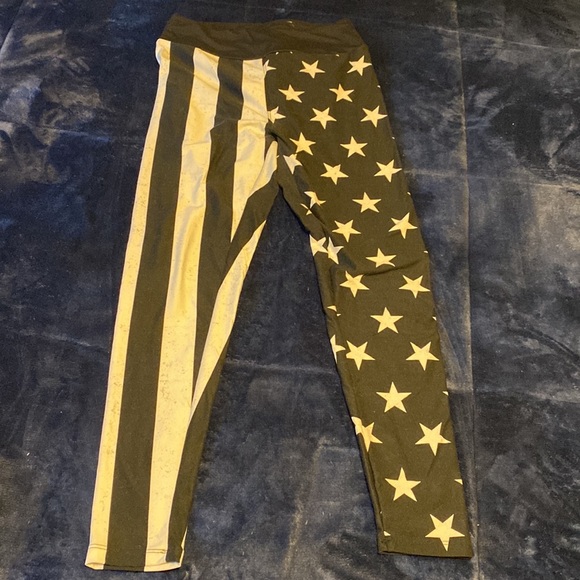 Black and White Leggings - Picture 3 of 7